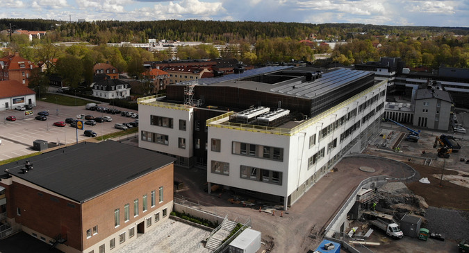 Finspångs vårdcentrum från ovan i maj 2020.