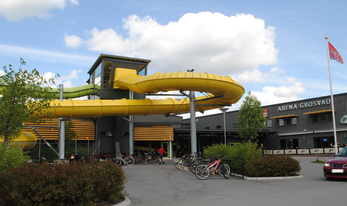 Bilden visar entré-delen av Arena Grosvad i Finspång.